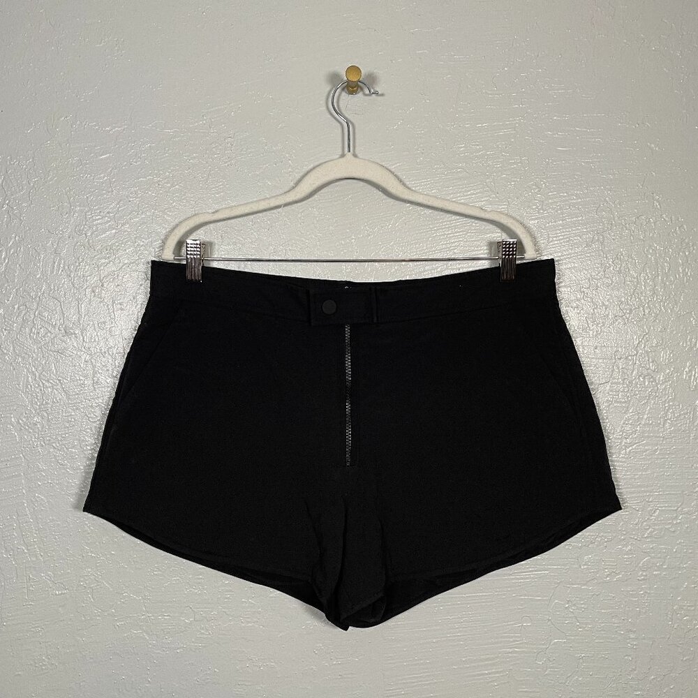 Athleta Women 14 Black Toasty Buns Insulated Shorts Pockets Puffer Quilted